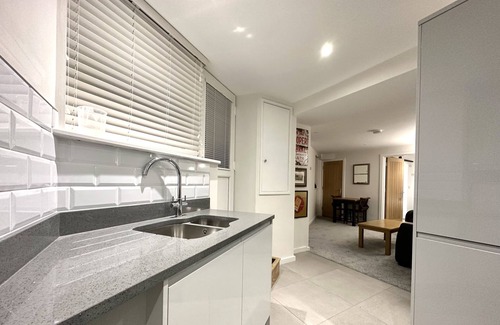 Midsomer Norton Apartamento | Stylish modern apartment in Midsomer Norton high st!