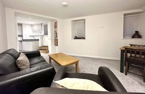 Midsomer Norton Apartamento | Stylish modern apartment in Midsomer Norton high st!