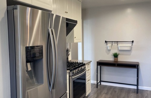 Centerville Casa | Stylish Modern home near the Heart of the Bay