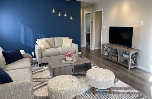 Centerville Casa | Stylish Modern home near the Heart of the Bay