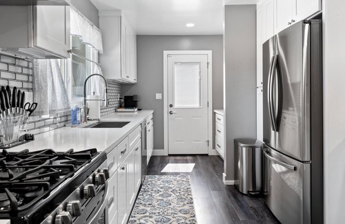 Buena Park Casa | Stylish Modern Home, Pool & Spa, 7 Mins to Disney