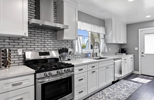 Buena Park Casa | Stylish Modern Home, Pool & Spa, 7 Mins to Disney