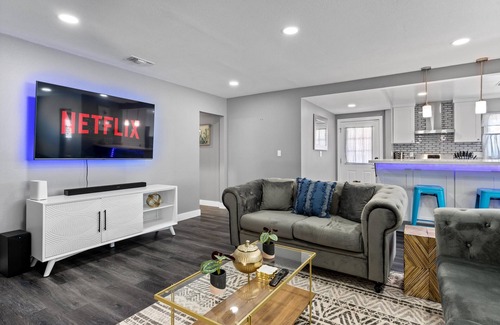 Buena Park Casa | Stylish Modern Home, Pool & Spa, 7 Mins to Disney