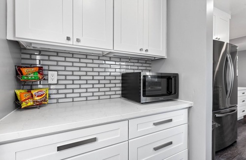 Buena Park Casa | Stylish Modern Home, Pool & Spa, 7 Mins to Disney