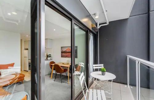 Auckland Central Business District Apartamento | Stylish Modern Unit w Balcony and Pool Zodiak Stays