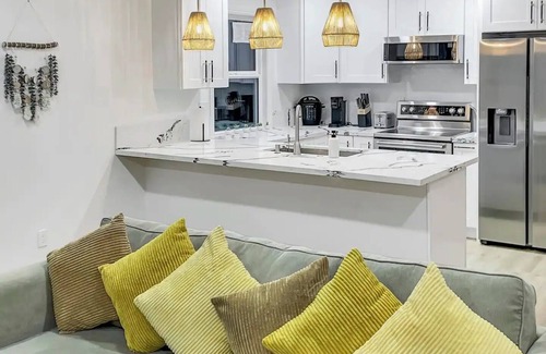 Modesto Casa | Stylish Modesto Getaway: Near Hospitals & Shopping