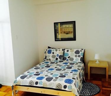 Downtown Montreal Apartamento | Stylish Montreal Apartment: Comfortable Stay in the Golden Square Mile