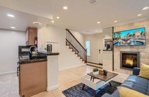 Downtown Casa | Stylish- Multi-Level- Patio- Games - Fast WIFI-CM3