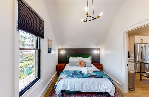 12 South Cabaña | Stylish Nashville cottage with a washer/dryer, full kitchen & central AC