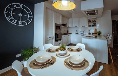 Qawra Apartamento | Stylish New 2 Bedroom Apartment