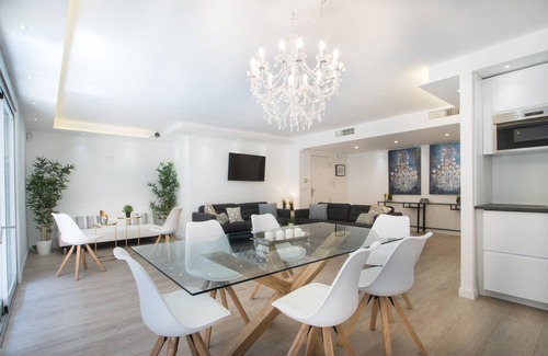 Alicante City Centre Apartamento | Stylish *NEW* Apartment in Alicante w/ 4 bedrooms