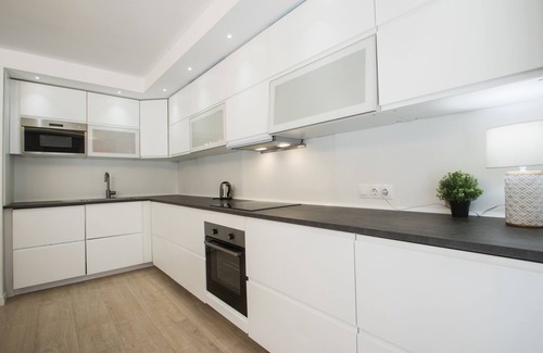 Alicante City Centre Apartamento | Stylish *NEW* Apartment in Alicante w/ 4 bedrooms