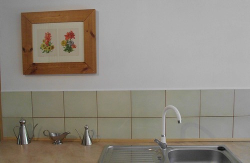 Stranny Apartamento | Elegante apartamento nuevo en una granja nr Praga cerca de un lago para nadar
