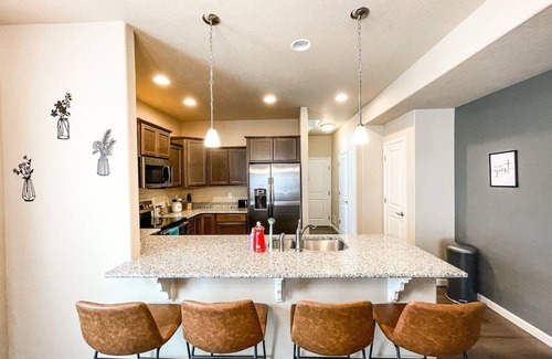 Central Colorado Springs Casa | Stylish NEW Home Close to Downtown