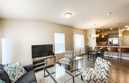 Central Colorado Springs Casa | Stylish NEW Home Close to Downtown