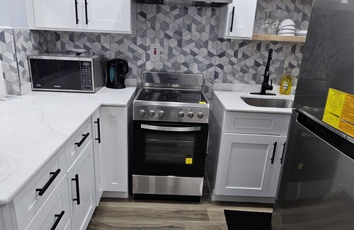 New Kingston Apartamento | Stylish New Kingston Apartment