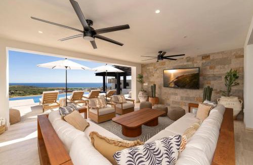Sunset Beach Casa | Stylish New Modern 5BR Villa at Quivira