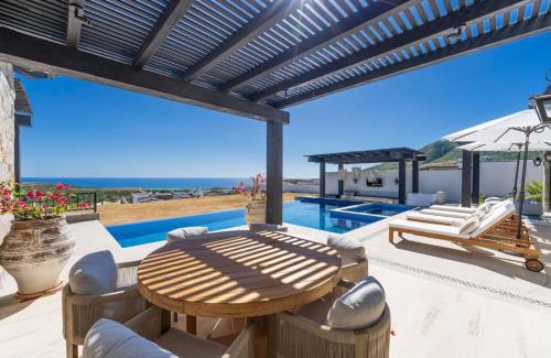 Sunset Beach Casa | Stylish New Modern 5BR Villa at Quivira