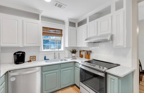 Houston County Casa | Stylish Newly Renovated 3BD 2 BA Mid-Term Home Pet/Family Friendly