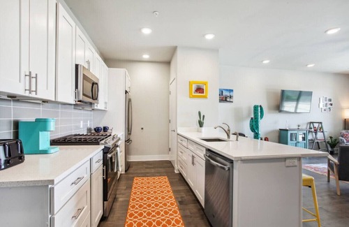 Bywater Condominio | Stylish NOLA Bywater Condo 2BR/2BA w Pool/Balcony!