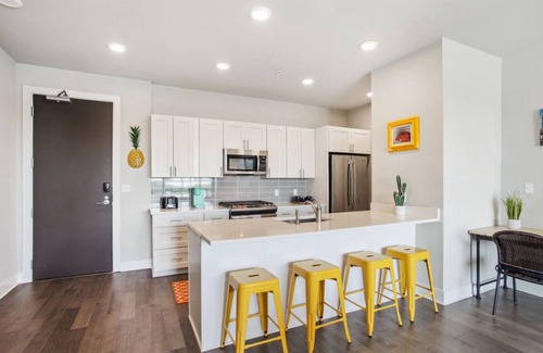 Bywater Condominio | Stylish NOLA Bywater Condo 2BR/2BA w Pool/Balcony!
