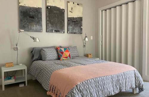 Lower Haight Casa | Stylish Nopa Penthouse, Remote Work Friendly
