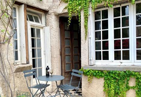 Saint-Vincent-Rive-d'Olt Apartamento | stylish one bedroom apartment in a lovely village