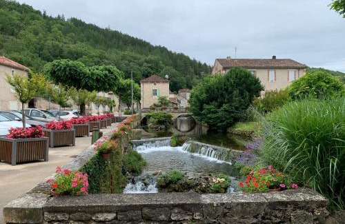 Saint-Vincent-Rive-d'Olt Apartamento | stylish one bedroom apartment in a lovely village