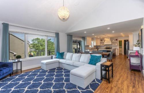 Waukee Casa | Stylish Oasis for Unforgettable Getaways home