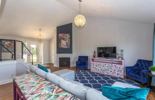 Waukee Casa | Stylish Oasis for Unforgettable Getaways home