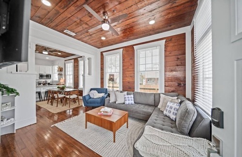 Galveston Casa | Stylish Oasis ~ Heated Pool ~ 2 Blocks to Beach ~ Full Guesthouse