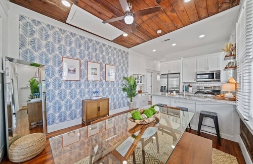 Galveston Casa | Stylish Oasis ~ Heated Pool ~ 2 Blocks to Beach ~ Full Guesthouse