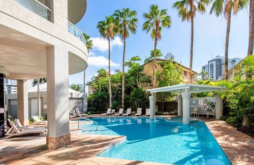 Surfers Paradise Apartamento | Stylish Ocean View Room King bed with Spa