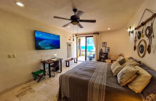 Majahual Apartamento | STYLISH OCEANFRONT CONDO with POOL