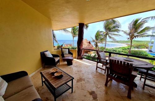Majahual Apartamento | STYLISH OCEANFRONT CONDO with POOL
