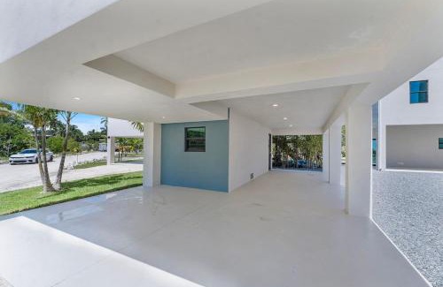 Monroe County Casa | Stylish Oceanview Getaway w Pool Hot Tub