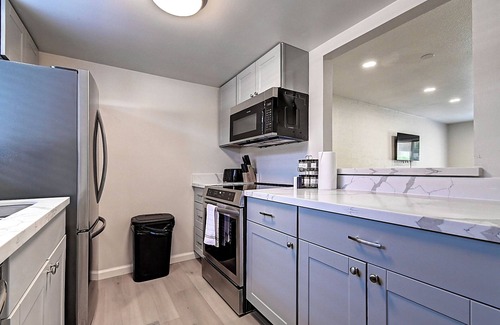 Fashion Square Casa | Stylish Old Town 2Bd 2Ba Townhome Pool AC Fashion Square