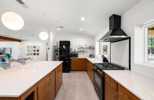 Peaceful Valley Casa | Stylish Old Town Scottsdale Retreat w Pool Prime Location