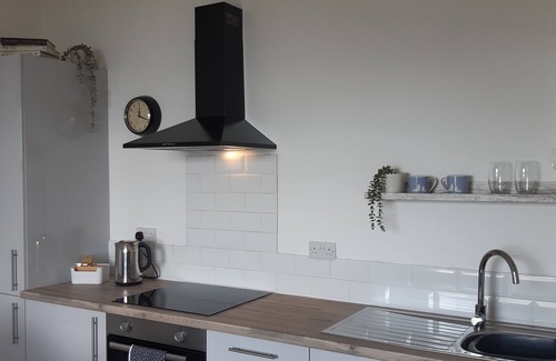 Barmouth Apartamento | Stylish one bed apartment, 200 steps to the nearest beach.
