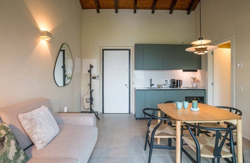 Como Apartamento | GuestHost - One bedroom apartment in Villa with pool!