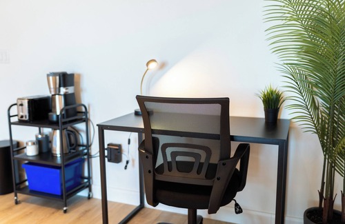 Kitchener Condominio | Stylish Open Concept Suite in Central KW