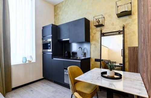 Oudenaarde Casa | Stylish Oudenaarde Retreat with Bike-Friendly Amenities | Steps to Market