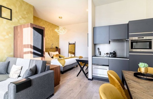 Oudenaarde Casa | Stylish Oudenaarde Retreat with Bike-Friendly Amenities | Steps to Market