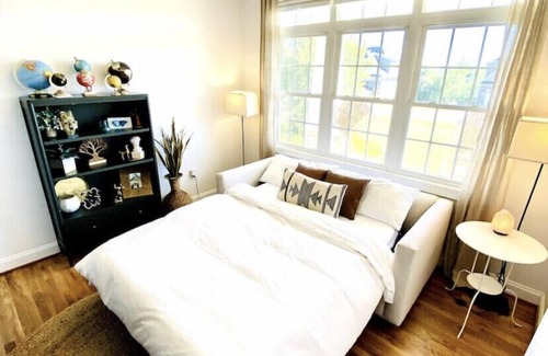 Forest Casa | Stylish, Peaceful 4BR, Mtn View, Jacuzzi, 4 dining areas, Patio & Large Yard