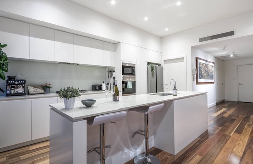 Forrest Apartamento | Stylish Penthouse Level Apartment In Capital Hill, ACT