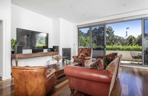 Forrest Apartamento | Stylish Penthouse Level Apartment In Capital Hill, ACT