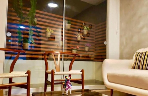 Santa Cruz Apartamento | Stylish Peruvian Corner Apt in Miraflores