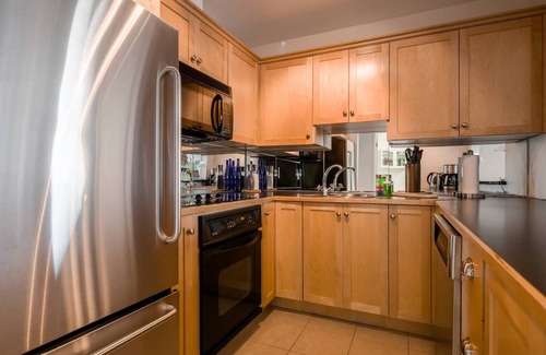 Downtown Halifax Condominio | Condominio elegante en el último piso con vistas al puerto, estacionamiento