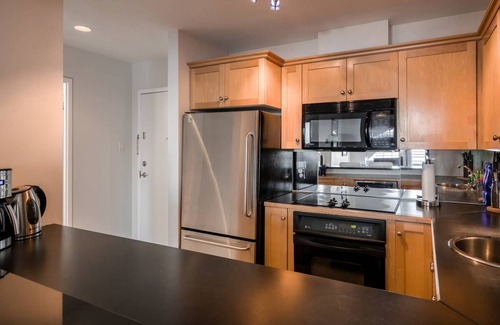 Downtown Halifax Condominio | Condominio elegante en el último piso con vistas al puerto, estacionamiento