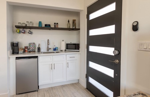 Encanto Apartamento | Stylish Private Guest Suite, central to it all!
